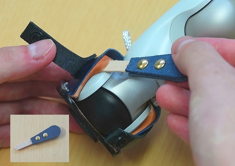 あいぼうスニーカー靴べらで履かせます